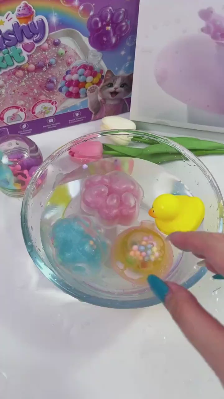Making a cat paw squishy with the DIY kit, from gel to finished paw